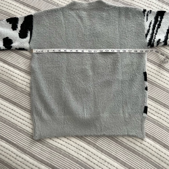 Animal Print Sweater - Picture 4 of 4
